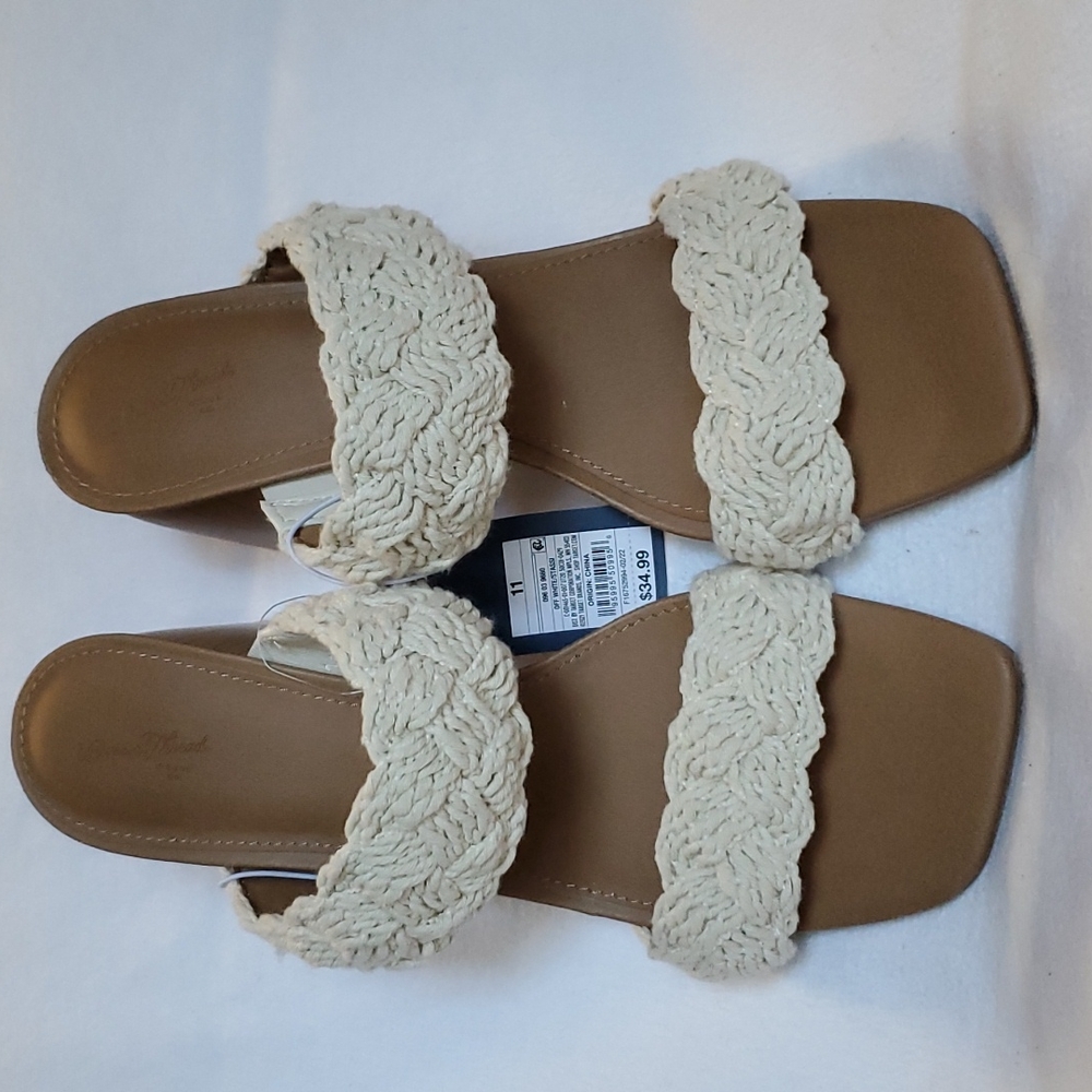 UNIVERSAL THREAD SIZE 11 SLIP ON SANDALS
